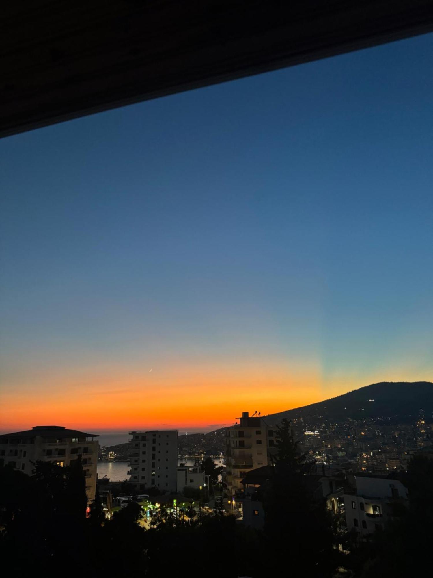 The White Troy Sarandë Quarto foto